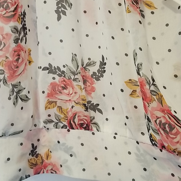 Black Rainn sheer floral top - Picture 3 of 8